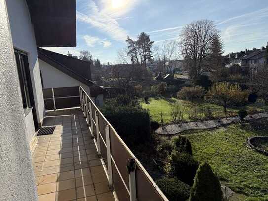 Bestlage - Große Wohnung mit Balkon und Einbauküche (Miele-Geräte), neu saniert