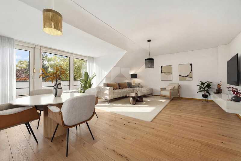 Dachgeschosswohnung mit Potenzial: 3 Zimmer, Balkon & Tiefgarage in zentraler Lage!