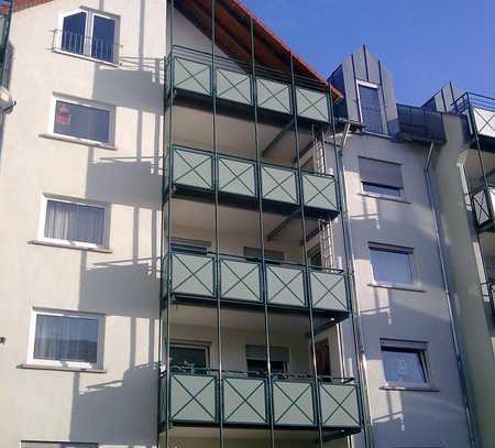 4 Zimmer Dachwohnung im Herzen von Kleinostheim mit Balkon