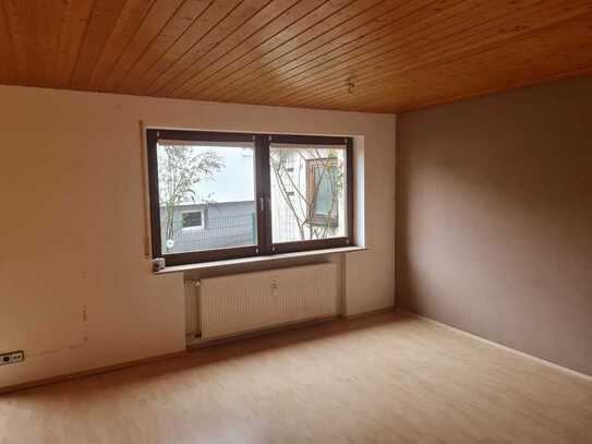 Attraktive 3-Zimmer-EG-Wohnung mit Balkon in Aichwald