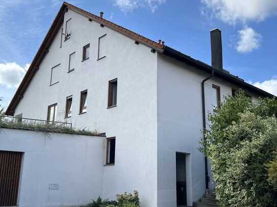 Schön geschnittene 3-Zimmer-Maisonette-Wohnung mit Dachterrasse in Bondorf