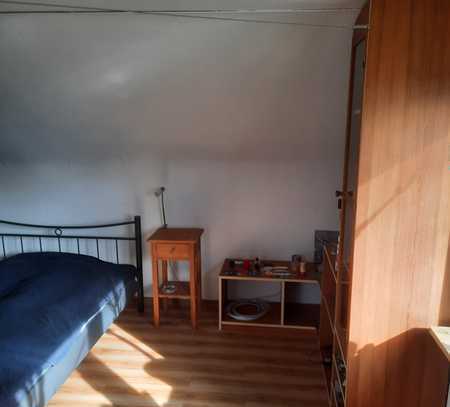 Gut angebundene Dachgeschosswohnung in Dürrlewang