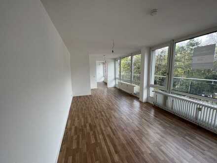 Besichtigung: 25.11. um 16:00 Uhr - 1 Zimmer Apartment mit 22m² Dachterrasse und separater Küche