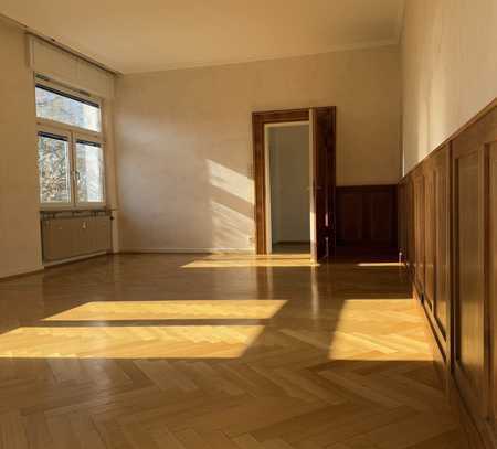Traumhafte Altbauwohnung in zentraler Lage