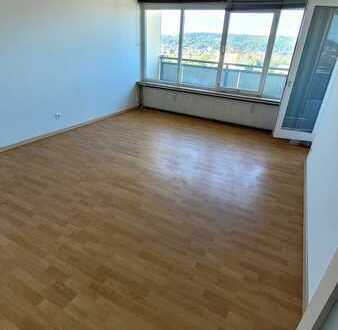 In Forchheim: Gepflegte Wohnung mit zwei Zimmern und Balkon