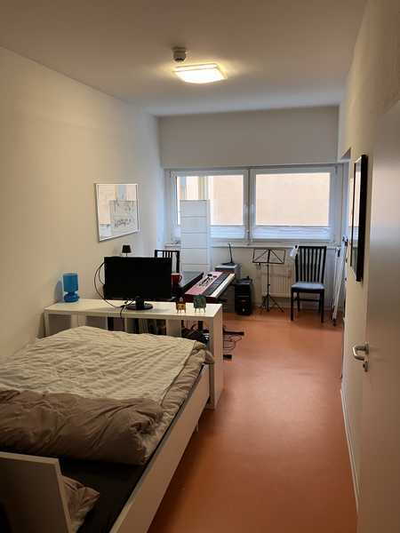 Helle 1-Zimmer Wohnung im 1. OG mit Aufzug in Stuttgart Ost
