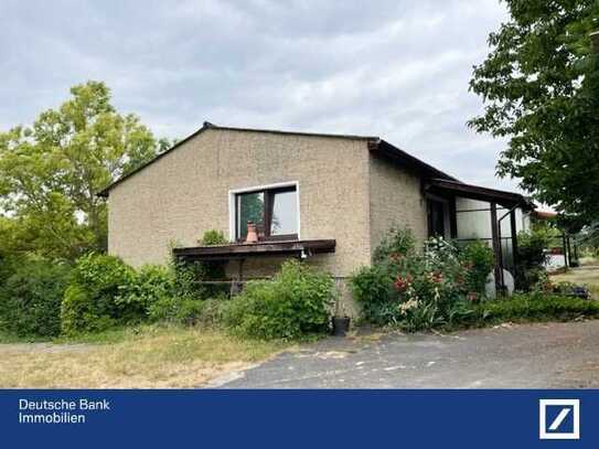 Sofort frei und mit Keller, Garage und Carport ausgestattet