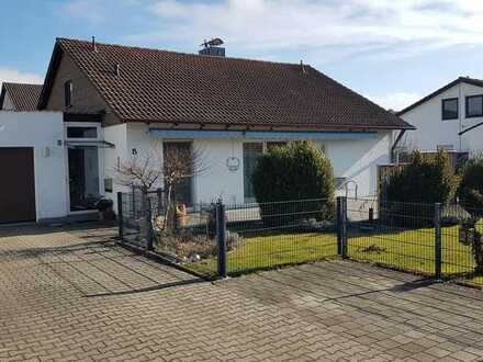 Essenbach: Gepflegter Bungalow in ruhiger Siedlungslage mit Option auf 4 Zimmer im EG