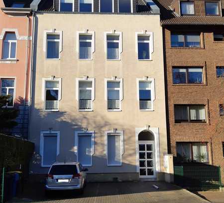 Gepflegte 2-Zimmer-EG-Wohnung mit Balkon und Einbauküche in Krefeld