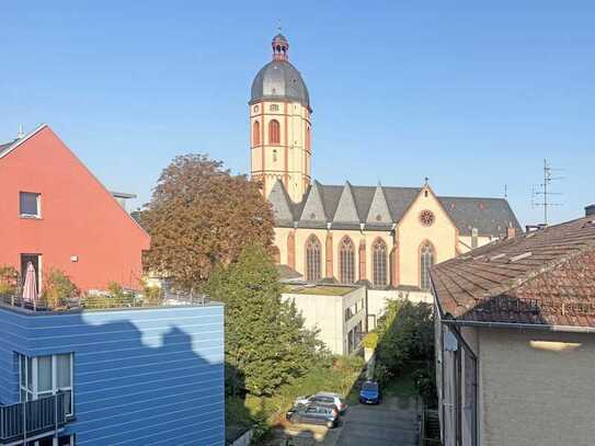 Lichtdurchflutete Stielaltbauwohnung - komplett saniert, ruhig gelegen, mitten in der Altstadt!