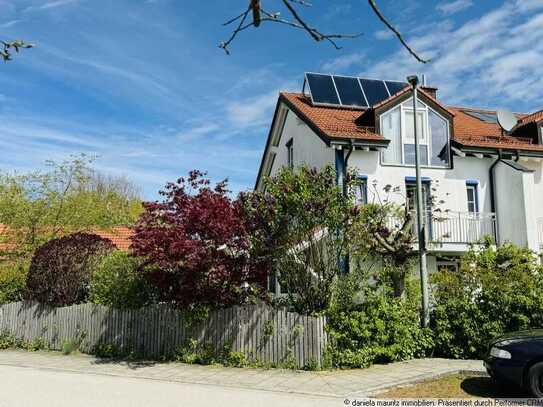 Moderne Doppelhaushälfte mit tollem Garten in ruhiger Lage