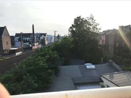 Exklusive, geräumige 1,5-Zimmer-Wohnung mit Balkon und EBK in Düsseldorf
