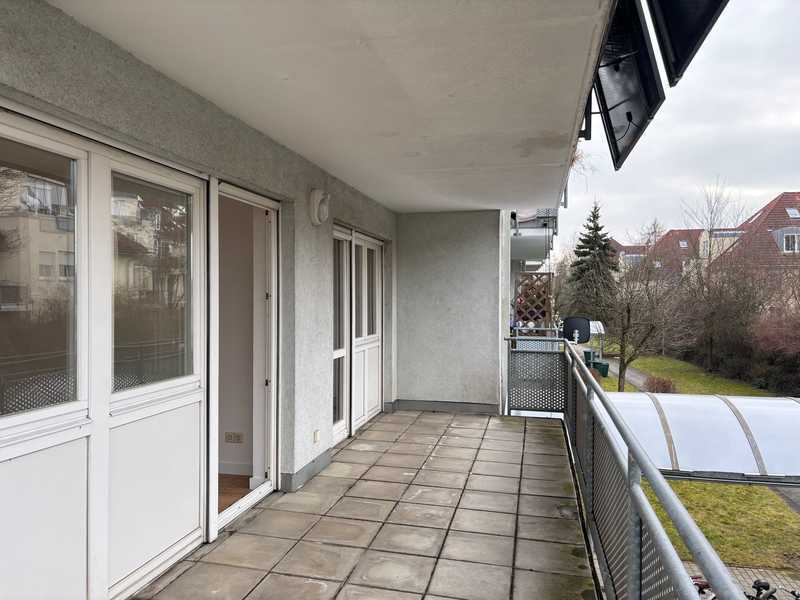 NEU! Gemütliche 2-RW mit großem Balkon in DD-Weißig - Sofort verfügbar !!