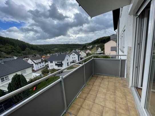 Schöne 3,5-Zimmer-Wohnung mit Balkon und EBK in Mosbach