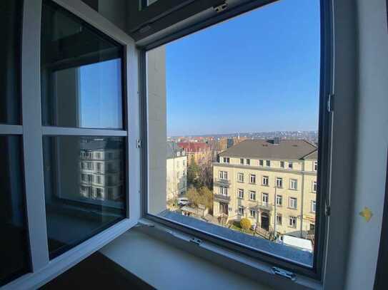 * schöne, auch WG-geeignete 3-Raum-Dachgeschosswohnung mit Blick auf den Elbhang *