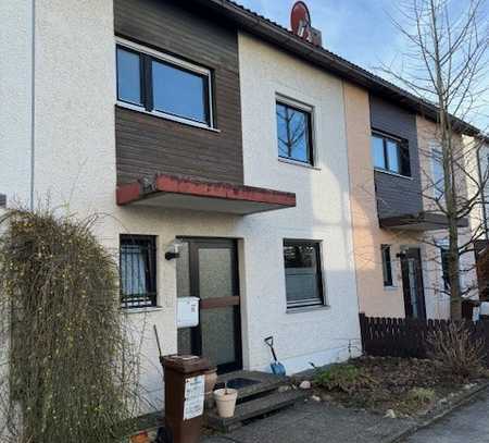 Brück Immobilien - Gepflegtes, vermietetes 5-Zi.-RMH in ruhiger Lage