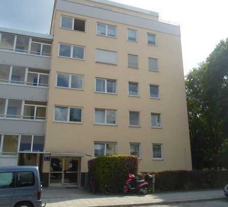 Erstbezug nach Komplettsanierung : Schönes Apartment mit Balkon in München, Milbertshofen
