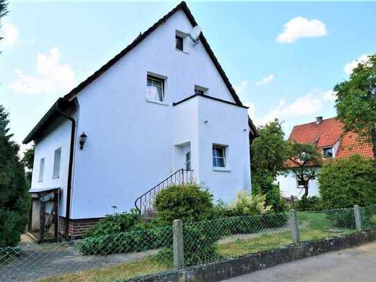 Wohnhaus mit Doppelgarage und Garten in Coburg-Nord