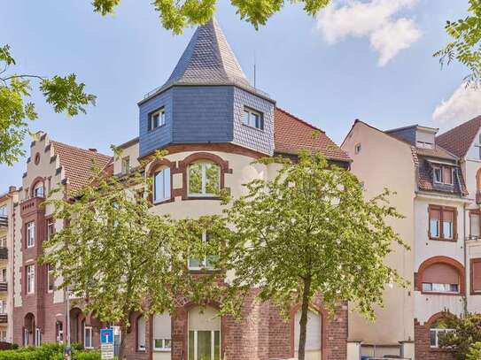 Wunderschöne voll MÖBELIERTE helle 2 ZKB mit Balkon