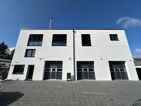 Gewerbeeinheit - Halle mit 2 Rolltoren