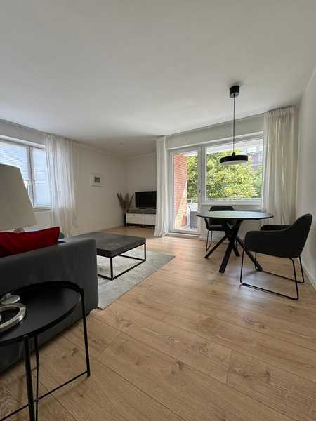 STEPHANIVIERTEL Luxuriös sanierte 3‑Zimmer ETW im 1. OG mit EBK, Balkon, Loggia, und Fahrstuhl