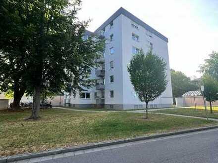Nahe Krankenhaus St. Josef - Gemütliche 2-Zimmer-Wohnung mit Balkon/Einbauküche und Garage