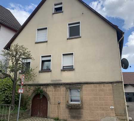 Geräumiges Haus mit großer Scheune