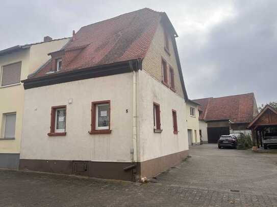 Renovierungsbedürftiges Haus mit Ausbaupotenzial und ein großes Gartengrundstück