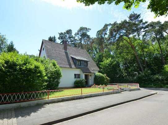 Freistehendes, älteres Wohnhaus mit angrenzendem Baugrundstück