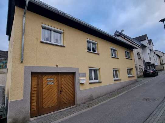 Reduziert! Einfamilienhaus mit Nebengebäude und Innenhof in zentraler und ruhiger Wohnlage