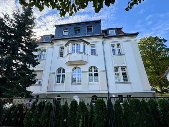 Attraktive 4 - Zimmer - Wohnung mit Balkon und 2 Stellplätzen in bevorzugter Wohnlage I kein WBA