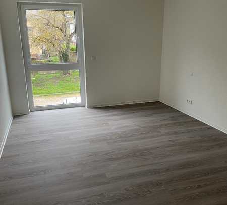 2-Zimmer-Wohnung für Senioren mit Balkon, Einbauküche, PKW-Stellplatz