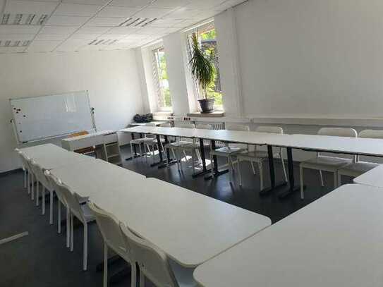 Moderne Schulungsräume in Duisburg-Neudorf - All-in-Miete