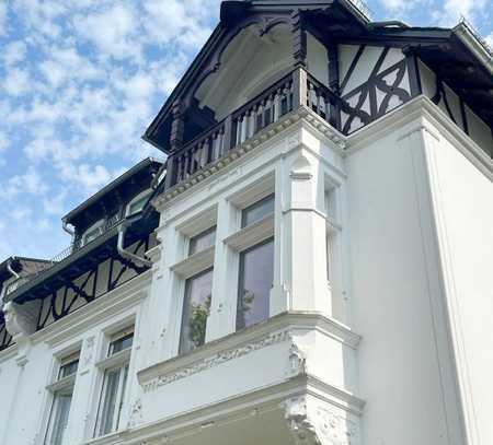 Landhausstil Villa - top saniert mit Balkon, Garten & Erker!