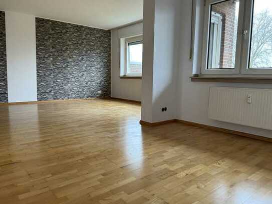 Bezugsfreie 4-Zimmer-Wohnung mit Balkon