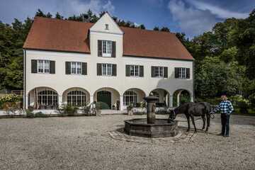 Luxuriöser Landsitz mit Pferdegestüt und Mühle