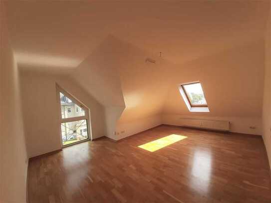 Schöne 2-Zimmerwohnung mit Parkett und Balkon!