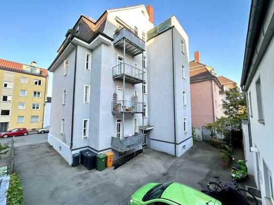 GERÄUMIGE, GUT GESCHNITTENE 2,5 ZIMMER-WOHNUNG MIT GROßEM BALKON IN PRAKTISCHER WOHNLAGE