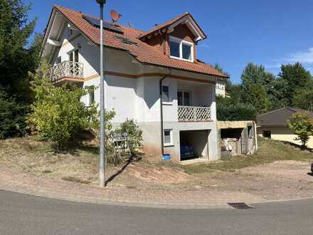 Wohnhaus mit Garage zu verkaufen