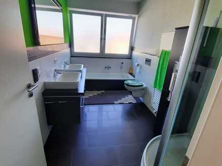 Geschmackvolle Wohnung mit drei Zimmern sowie Balkon und Einbauküche in Ehingen (Donau)