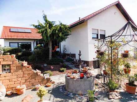 *Provisionsfrei* - Vielseitig nutzbarer vollunterkellerter Bungalow mit Einliegerwohnung
