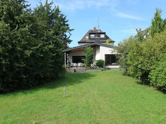 1-Fam.-Haus mit Einbauküche ,Garage und großem Garten in Griesheim