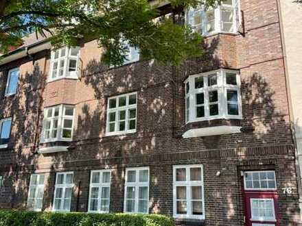 Traumhafte Altbauwohnung mit Balkon im Lotsenviertel