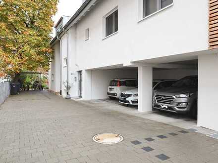 Neuwertige und moderne 4-Zimmer Maisonette-Wohnung mit 2 überdachten Stellplätzen in Altweil