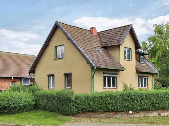 Freistehendes Einfamilienhaus mit Scheune und Garage in Blankenburg (OT Heimburg)