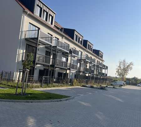 Neubau barrierefrei mit Terrasse: Geschmackvolle 2-Raum-Terrassenwohnung