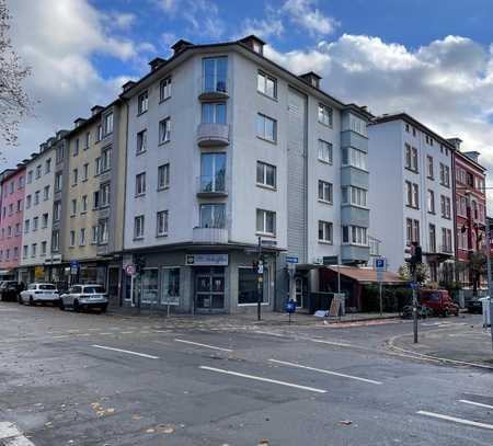 Erstbezug nach Sanierung ! Schöne 3-Zimmerwohnung mit Balkon im beliebten Frankfurter Westend!