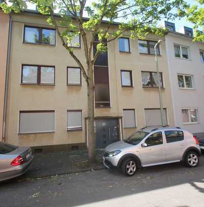 Duisburg- Beeck, ruhige Seitenstraße, moderniesierte Wohnung mit Einbauküche und XXL Balkon