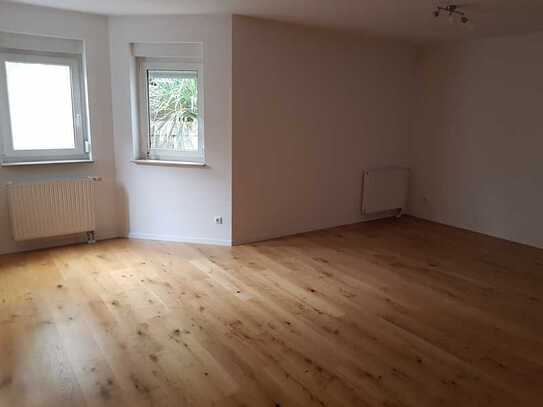 Schicke, ruhige 2 Zimmer Wohnung im UG mit EBK und Eichenparkettboden in Hildrizhausen