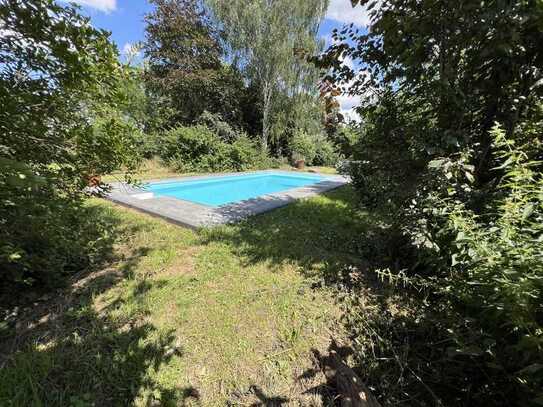 Bauernhaus mit großem Grundstück und Pool